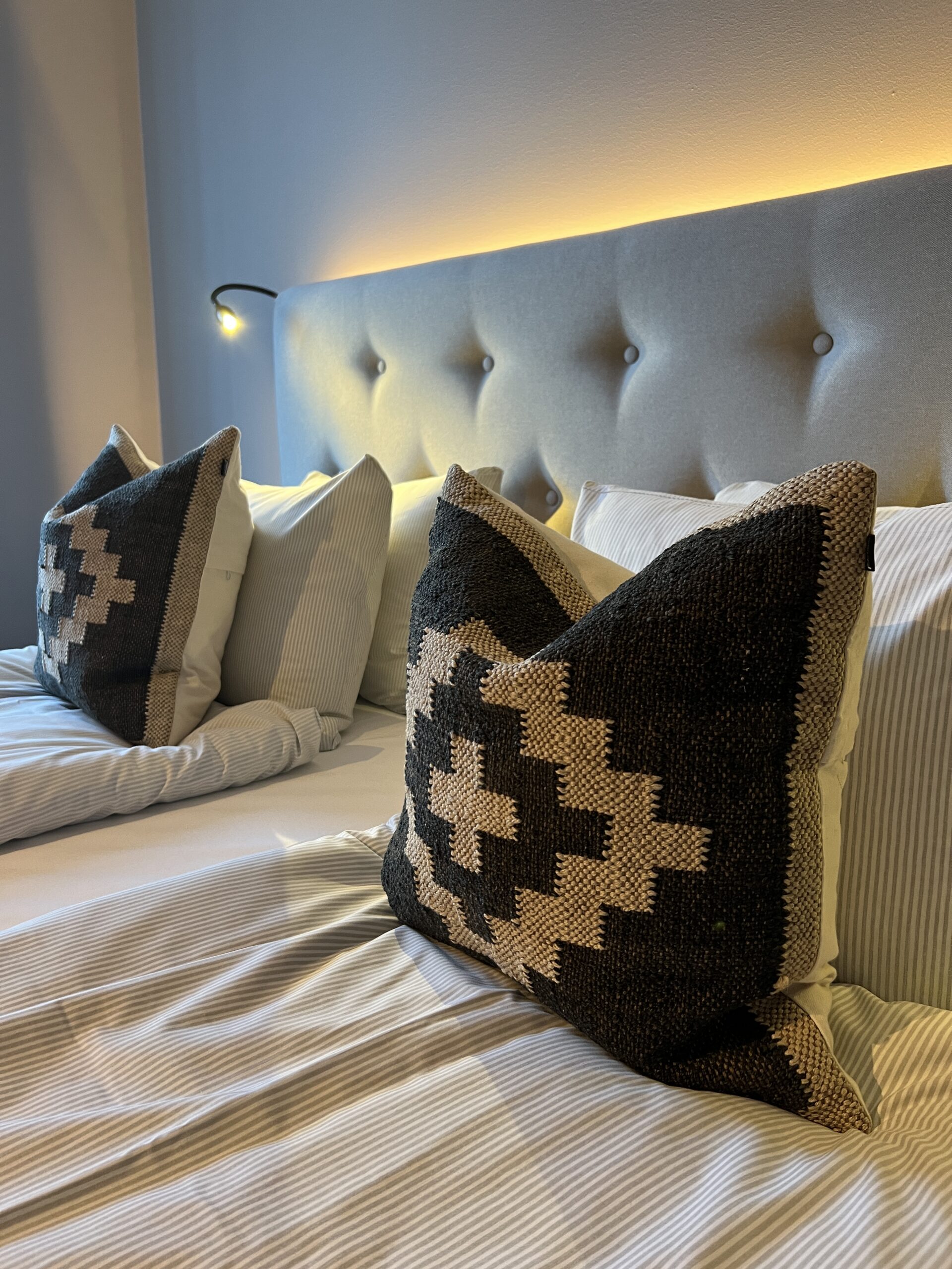 Sängkläder och kelimkuddar