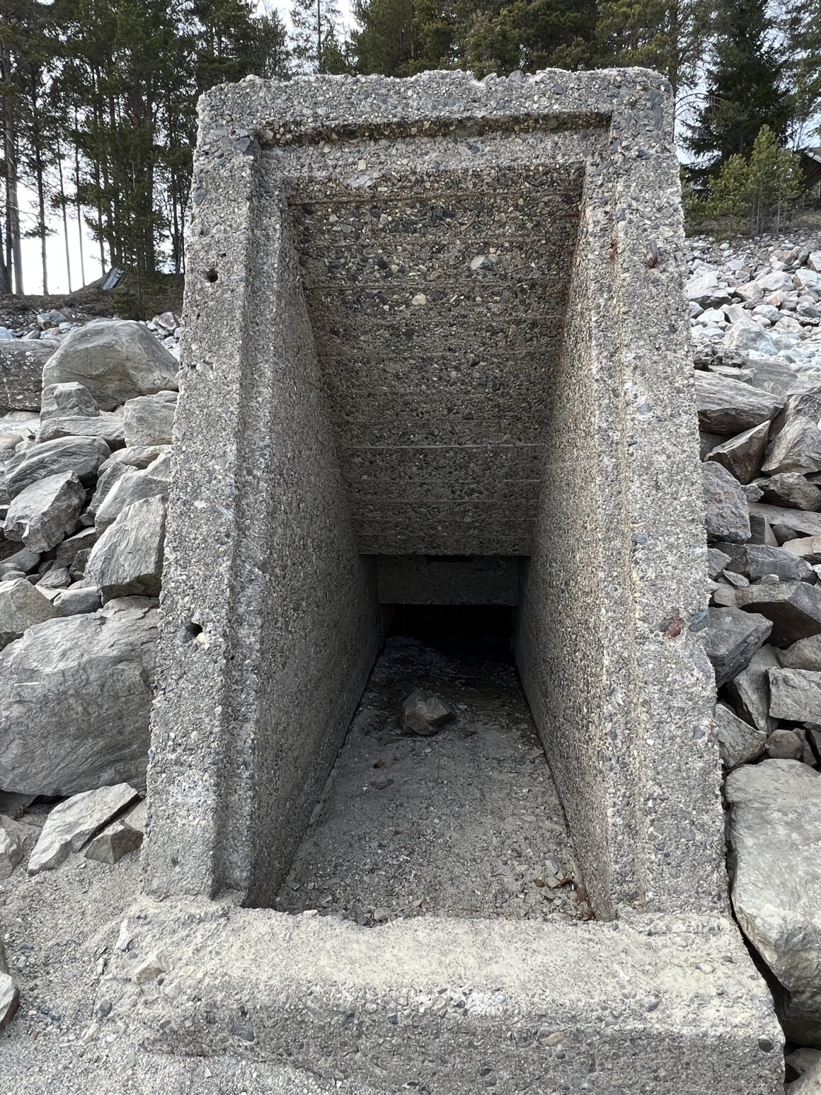 Före detta försvarsvärn från andra världskriget. Vid Valmåsen.