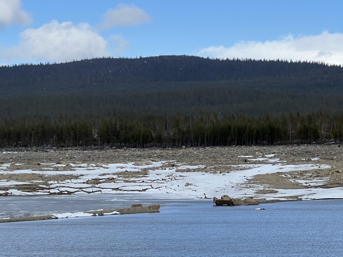 Den sprängda bron över Ljusnan vid Valmåsen.