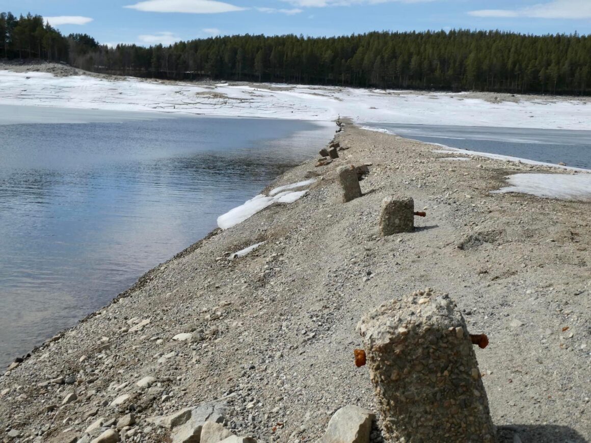 Gjutna räckespelare till bron över Ljusnan, Valmåsen.