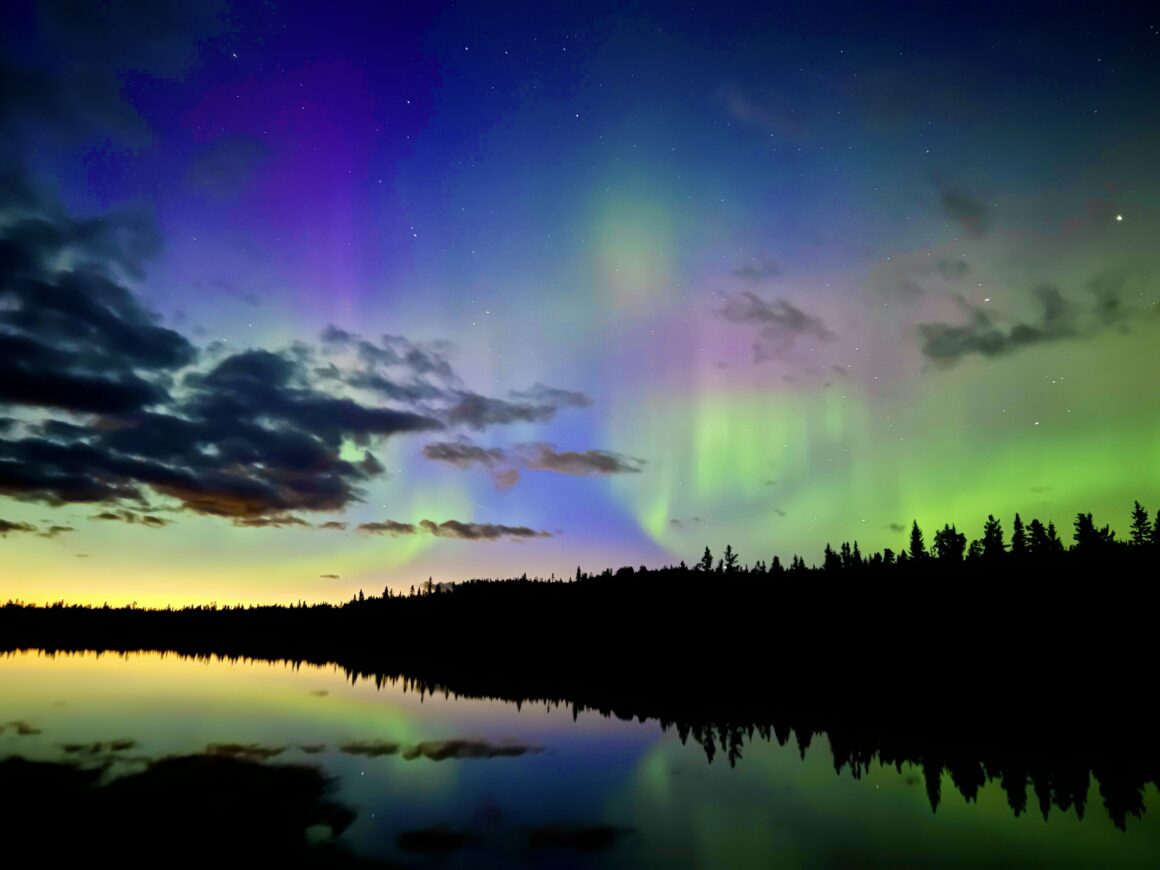 Norrskenskväll i Vemdalen och solnedgång samtidigt