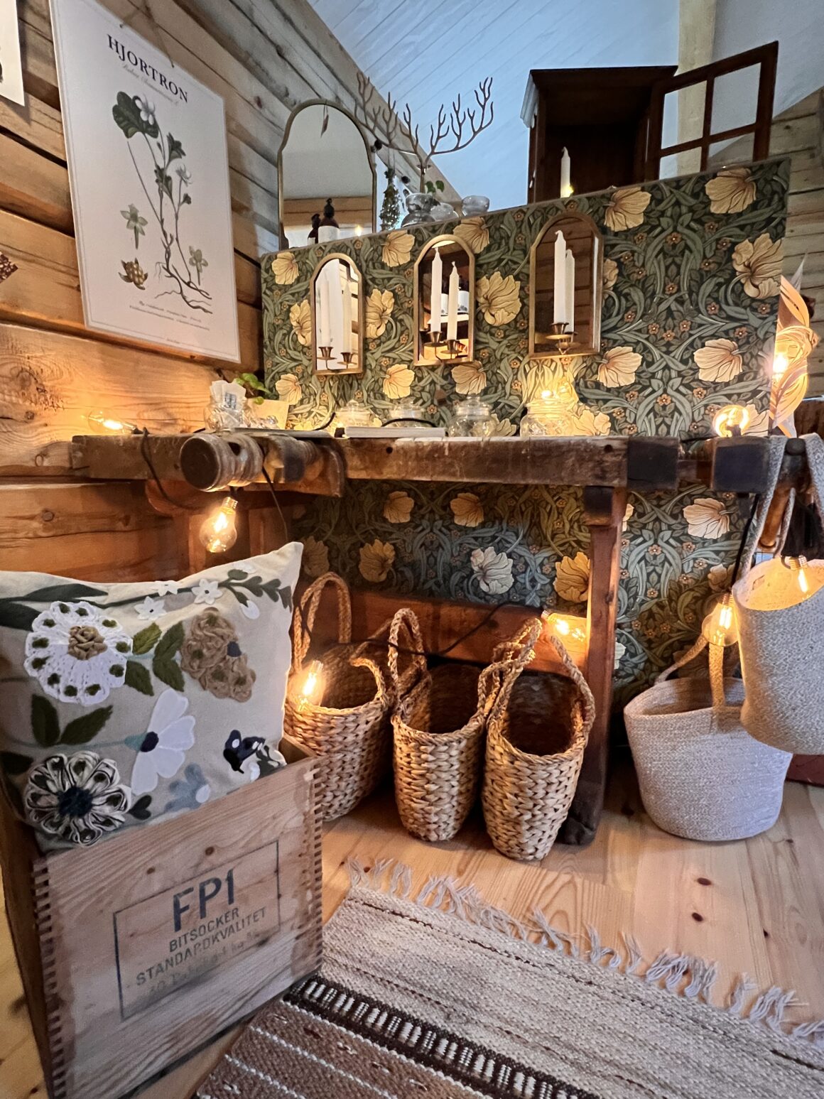 Mysig hörna i gårdsbutiken Nästgårds i Vemdalen.