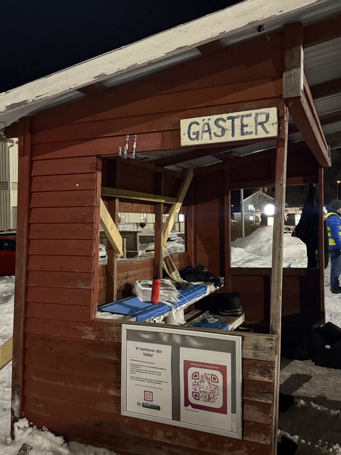 Avbytarbås vid ishockeyrinken i Vemdalen