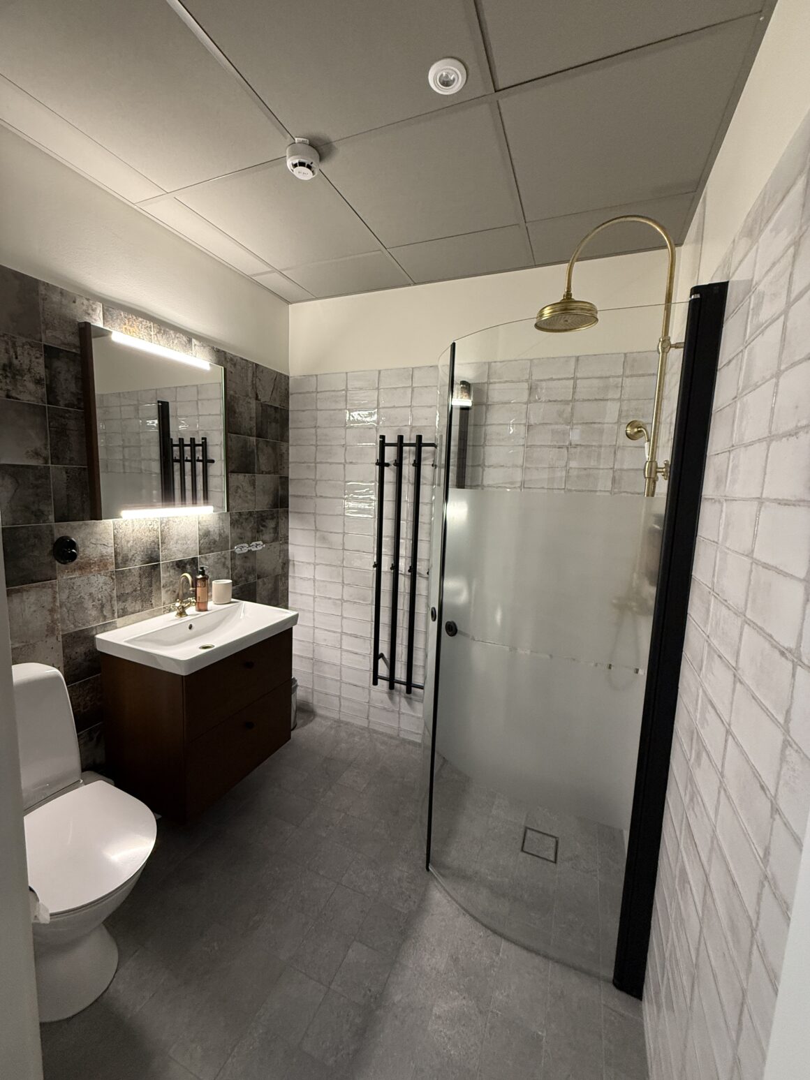 Badrum med gulddusch