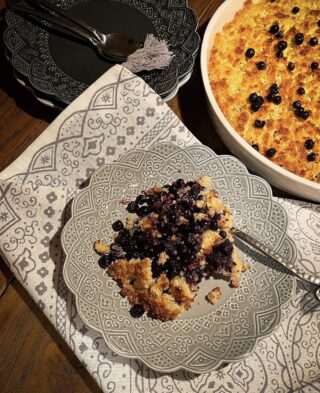 Blåbärspaj på Cult design porslin