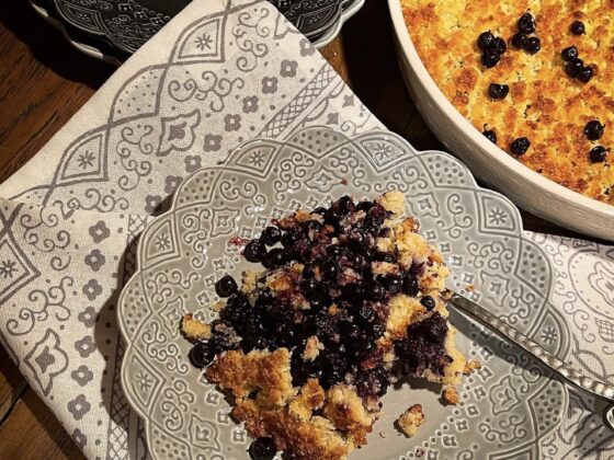 Blåbärspaj på Cult design porslin